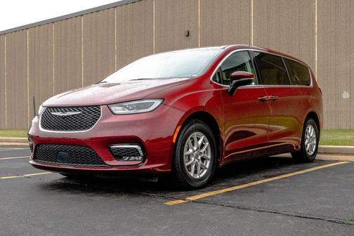 Velvet Red Pearlcoat 2023 Chrysler Pacifica Touring L