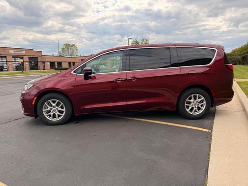 Velvet Red Pearlcoat 2023 Chrysler Pacifica Touring L