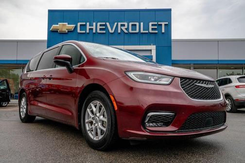 Velvet Red Pearlcoat 2023 Chrysler Pacifica Touring L