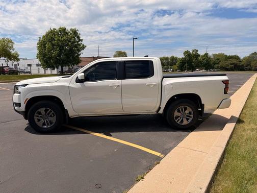 Glacier White 2025 Nissan Frontier SV