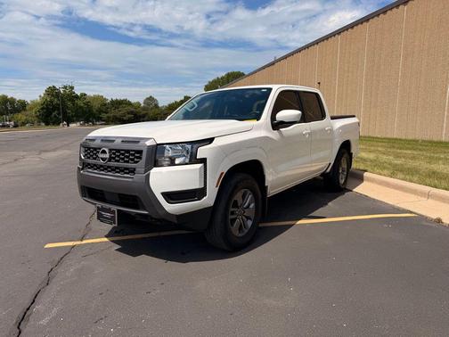 Glacier White 2025 Nissan Frontier SV