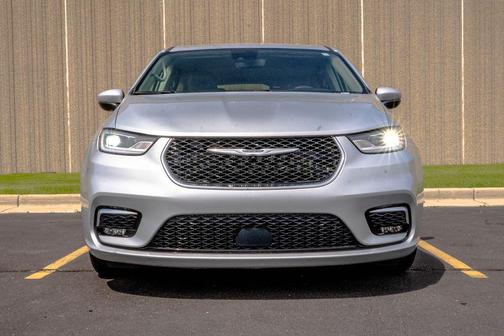 Silver Mist Clearcoat 2023 Chrysler Pacifica Touring L