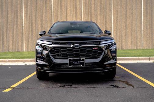 Mosaic Black Metallic 2026 Chevrolet Trax FWD 2RS
