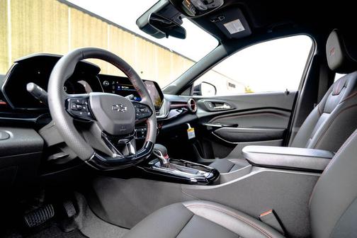 Mosaic Black Metallic 2026 Chevrolet Trax FWD 2RS