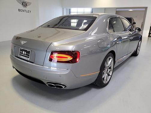 Photo 3 of 3 of 2018 Bentley Flying Spur