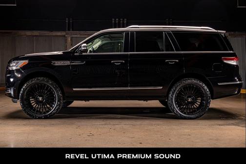 Infinite Black Metallic Clearcoat 2024 Lincoln Navigator Black Label