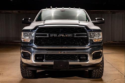 2022 RAM 3500 Tradesman Crew Cab 4x4 8' Box