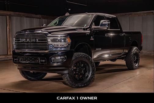 Diamond Black Crystal Pearlcoat 2023 RAM 2500 Laramie Crew Cab 4x4 6'4' Box