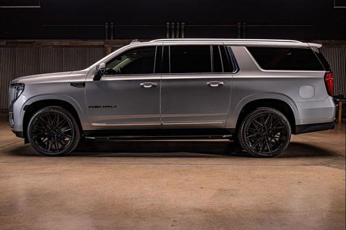 Sterling Metallic 2023 GMC Yukon XL Denali