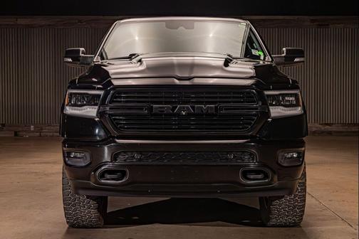 Diamond Black Crystal Pearlcoat 2019 RAM 1500 Laramie