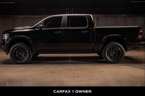 Diamond Black Crystal Pearlcoat 2019 RAM 1500 Laramie