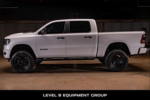 Ivory White Tri-Coat Pearlcoat 2024 RAM 1500 Laramie