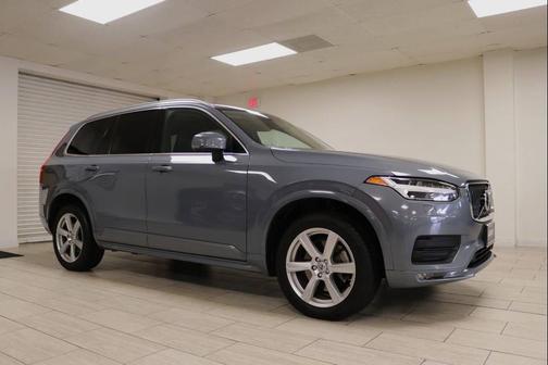 2022 Volvo XC90 T5 Momentum