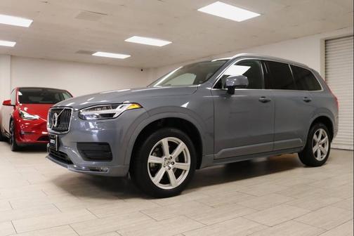 2022 Volvo XC90 T5 Momentum
