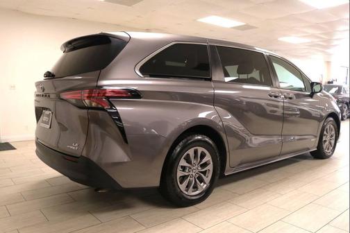 2021 Toyota Sienna LE