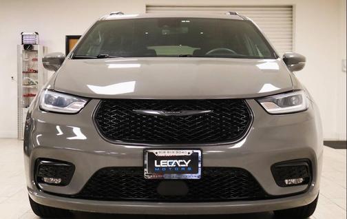Ceramic Gray Clearcoat 2022 Chrysler Pacifica Touring L
