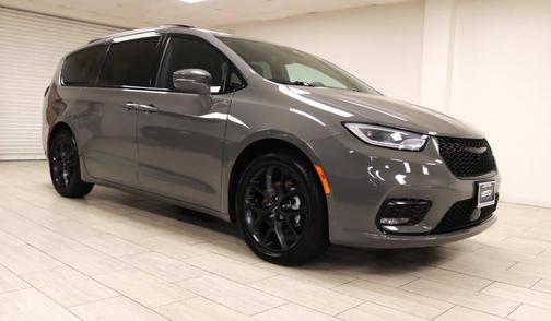 Ceramic Gray Clearcoat 2022 Chrysler Pacifica Touring L