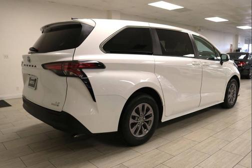 2021 Toyota Sienna LE