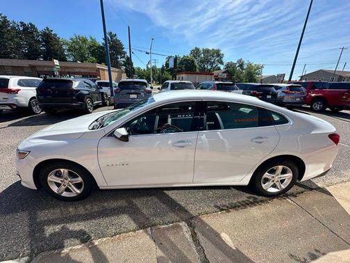 Summit White 2023 Chevrolet Malibu FWD 1LT