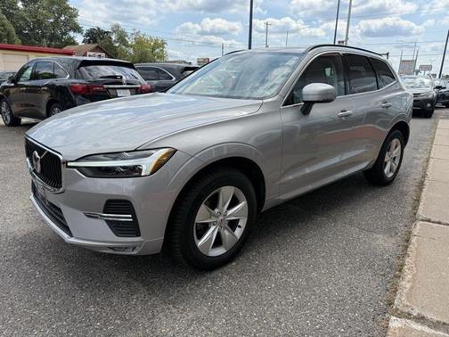 2022 Volvo XC60 B5 Momentum