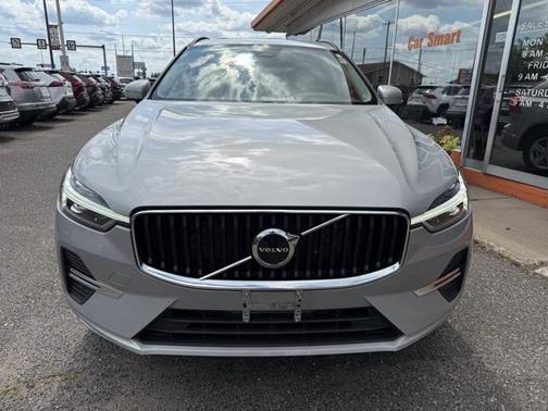 2022 Volvo XC60 B5 Momentum