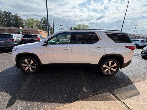 White 2019 Chevrolet Traverse LT