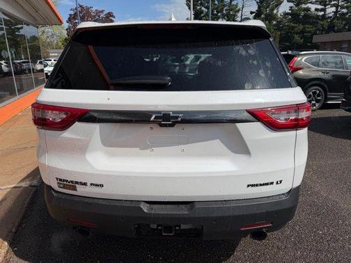 White 2019 Chevrolet Traverse LT