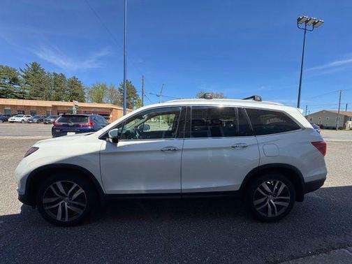White Diamond Pearl 2017 Honda Pilot Elite