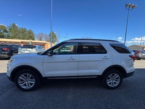 White Platinum 2018 Ford Explorer XLT