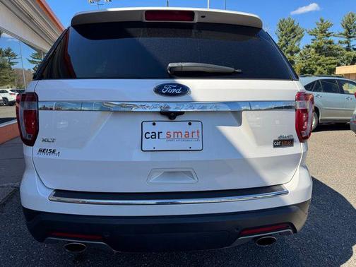 White Platinum 2018 Ford Explorer XLT