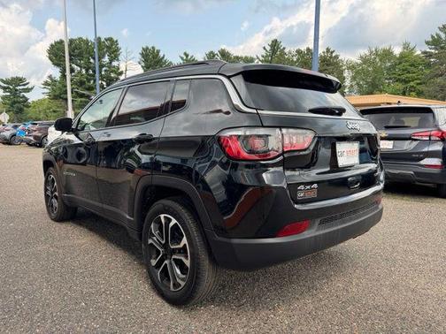 Diamond Black Crystal Pearlcoat 2022 Jeep Compass Limited