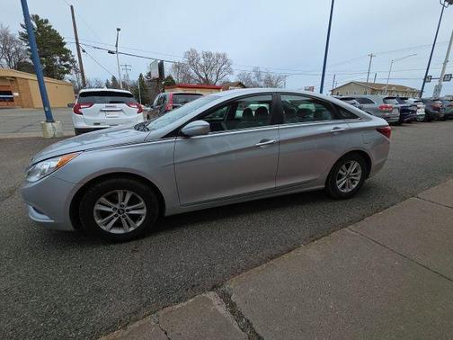 Radiant Silver Metallic 2013 Hyundai SONATA GLS