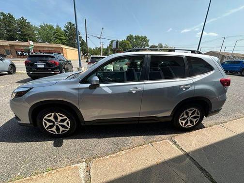 Ice Silver Metallic 2022 Subaru Forester Premium