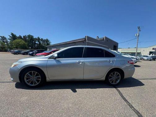 Celestial Silver Metallic 2017 Toyota Camry SE