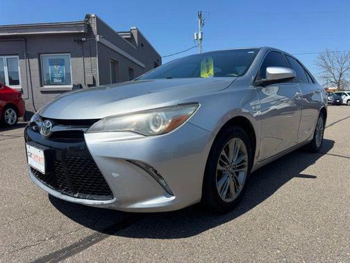 Celestial Silver Metallic 2017 Toyota Camry SE