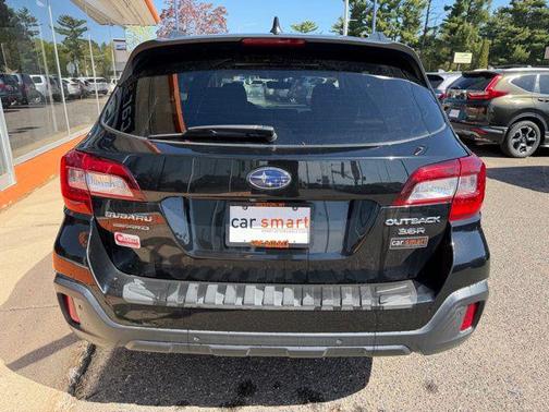 Crystal Black Silica 2019 Subaru Outback 3.6R Touring