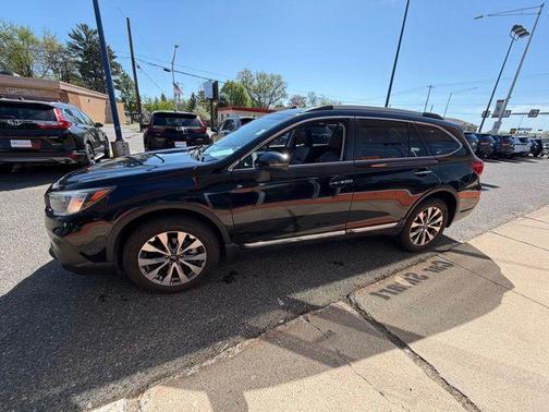Crystal Black Silica 2019 Subaru Outback 3.6R Touring