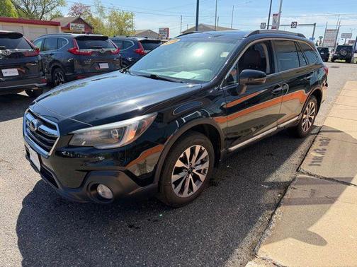 Crystal Black Silica 2019 Subaru Outback 3.6R Touring