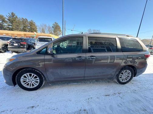 2016 Toyota Sienna XLE