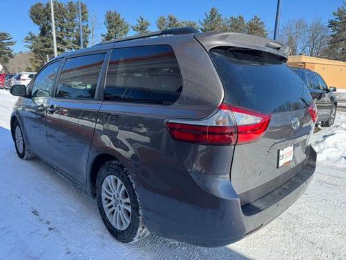2016 Toyota Sienna XLE