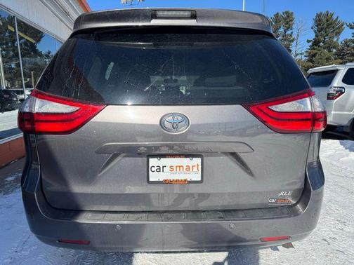 2016 Toyota Sienna XLE