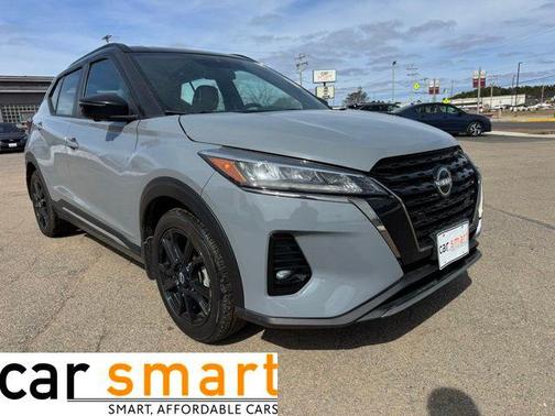 Gray/Super Black 2023 Nissan Kicks SR