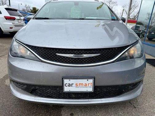 Billet Silver Metallic Clearcoat 2021 Chrysler Voyager LXI