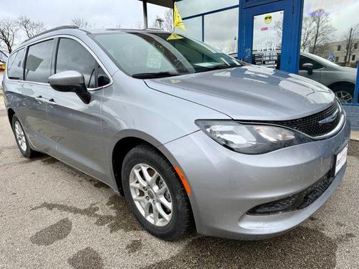 Billet Silver Metallic Clearcoat 2021 Chrysler Voyager LXI