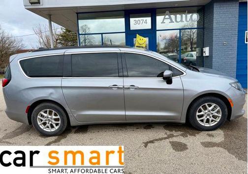 Billet Silver Metallic Clearcoat 2021 Chrysler Voyager LXI