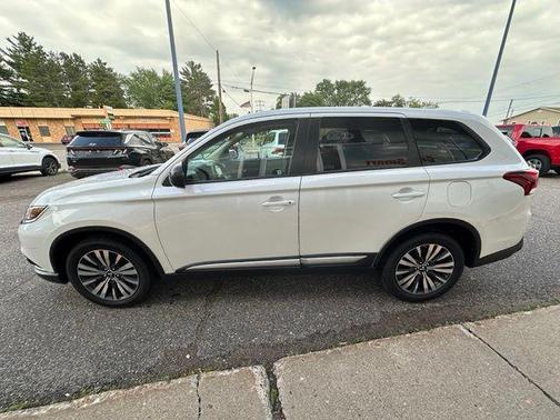 Pearl White 2020 Mitsubishi Outlander ES S-AWC
