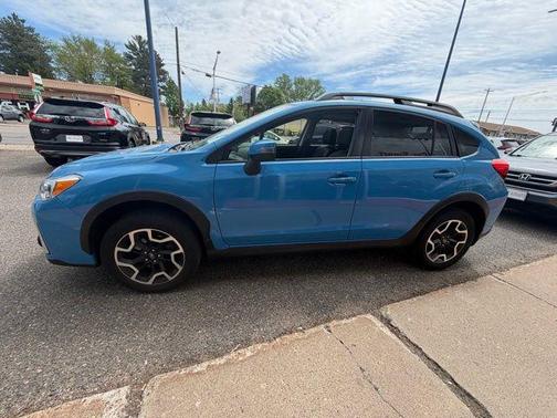Hyper Blue 2017 Subaru Crosstrek 2.0i Limited