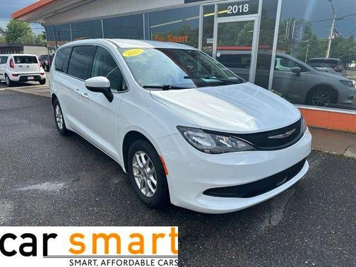 Bright White Clearcoat 2023 Chrysler Voyager LX