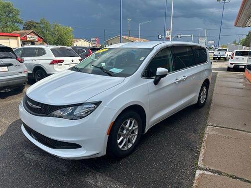 Bright White Clearcoat 2023 Chrysler Voyager LX
