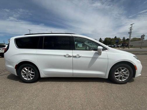 Bright White Clearcoat 2022 Chrysler Pacifica Touring L